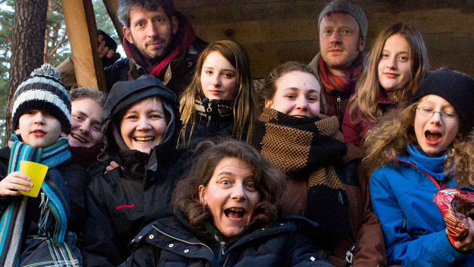 lachende Menschen verschiedenen Alters