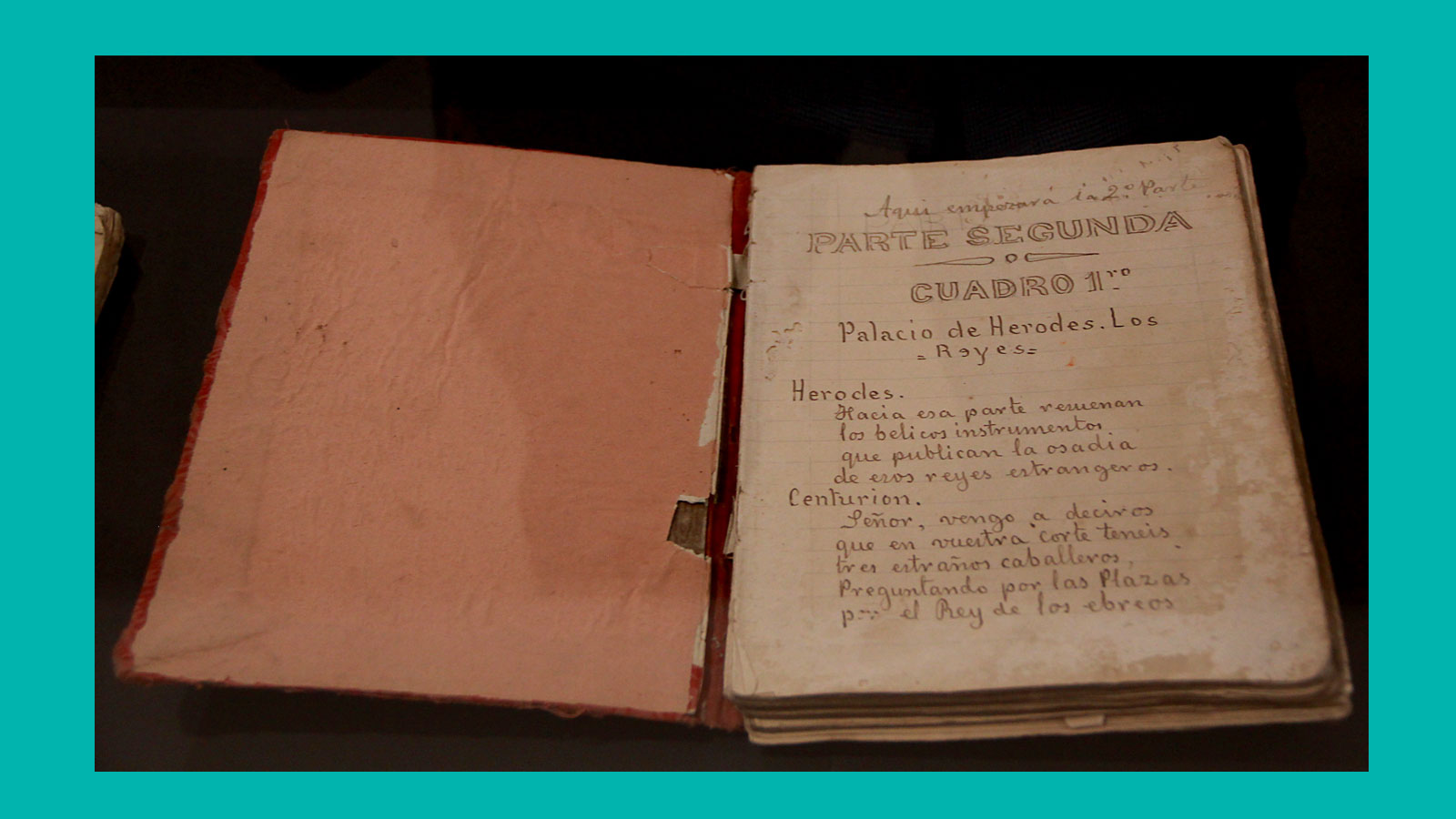 aufgeschlagenes Textbuch