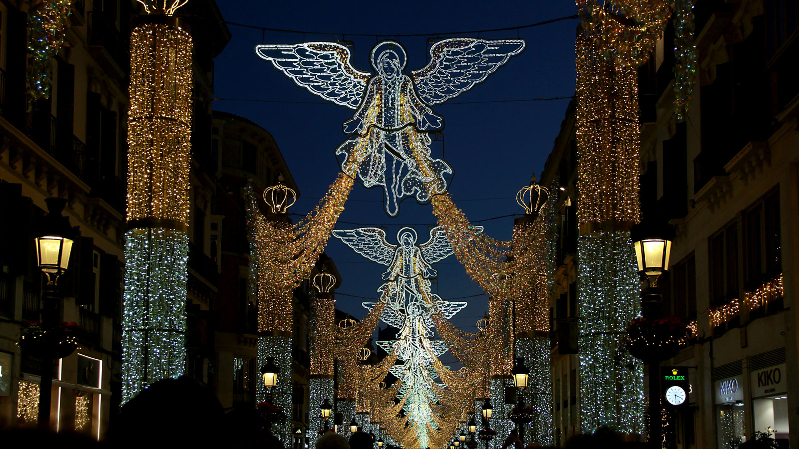 Hunderttausende von LED-Leuchten bilden die Adventsdekoration in der Calle Larios in Málaga.