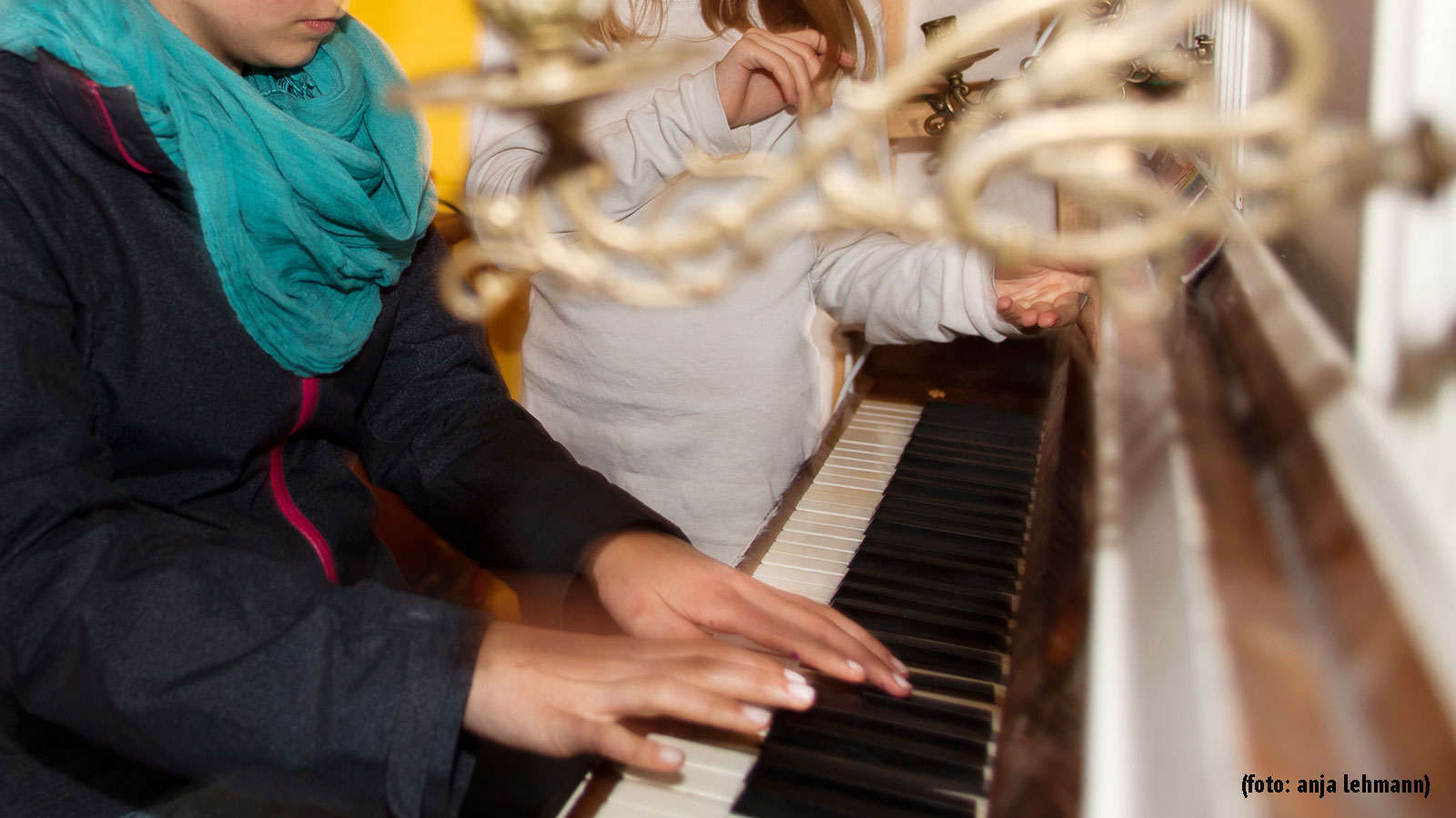 Symbolbild: Klavierspielende Kinder