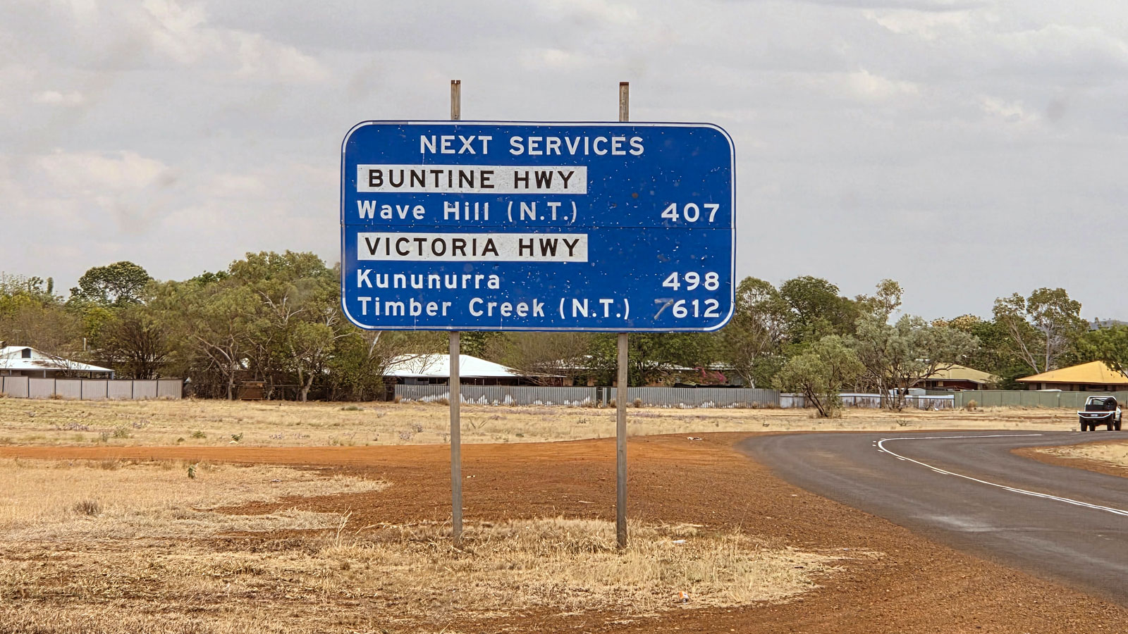 Entfernungsschild in Halls Creek, WA